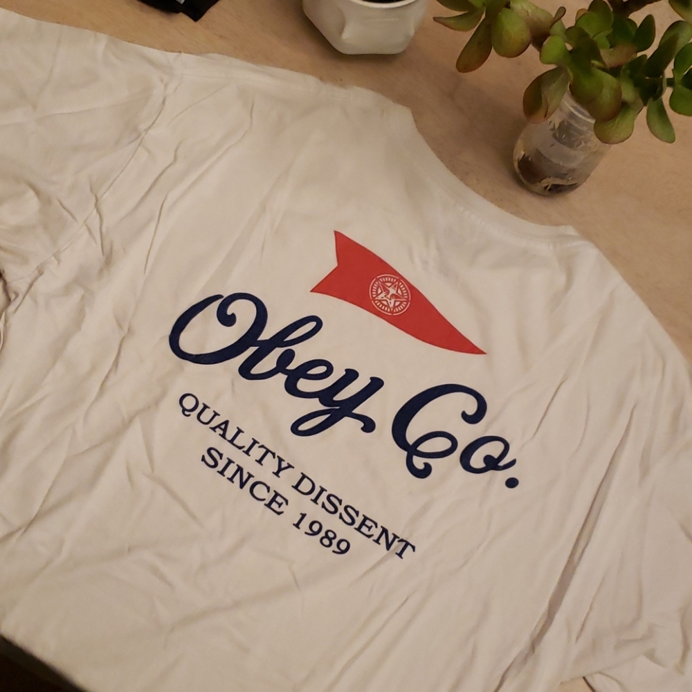 Obey "Obey Co." Logo tee - size L